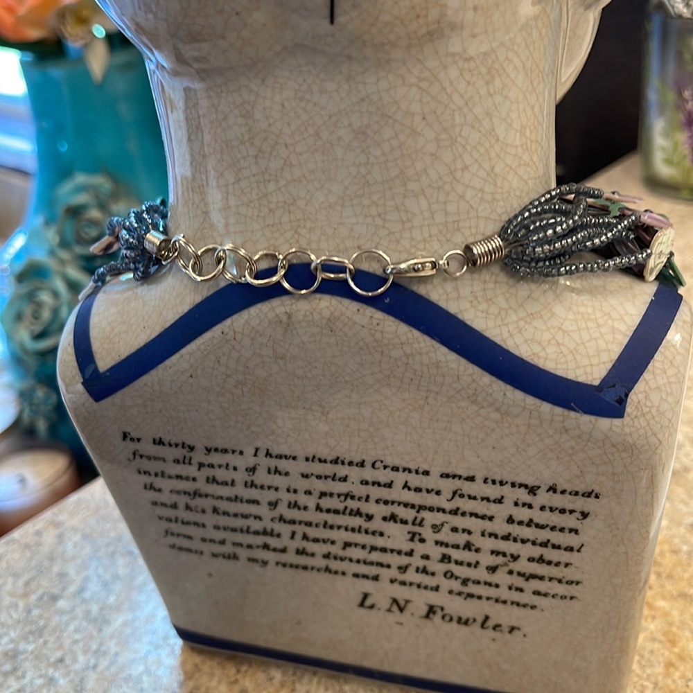Beaded necklace - Picture 2 of 4